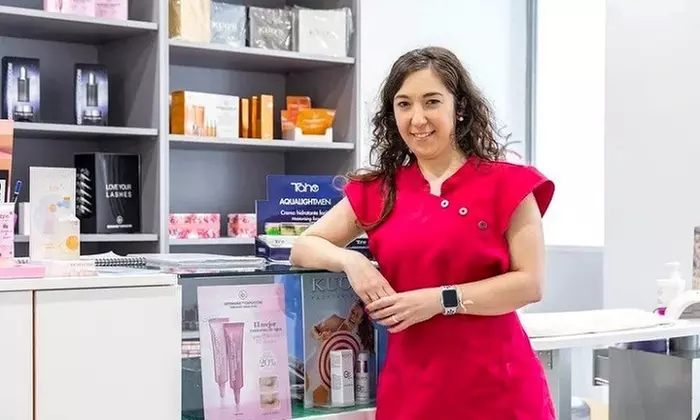 Presume de uñas ideales: 1 o 2 sesiones de manicura, pedicura o ambas