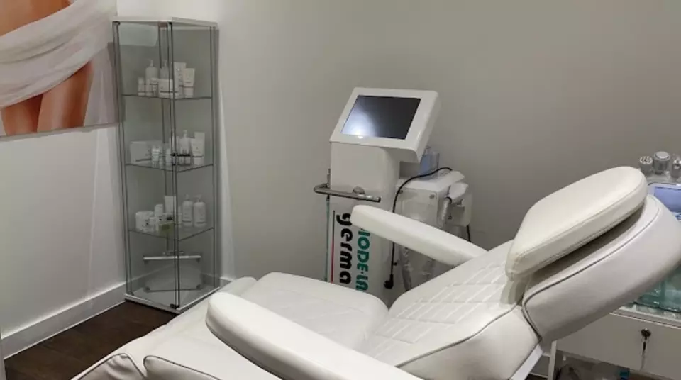 Wimpernverlängerung mit 1:1-Methode oder der Volumetechnik - Second Medium