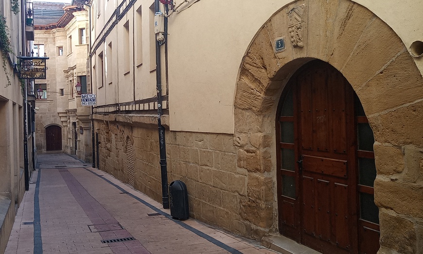 Image 5: Visita Haro La Rioja con cata de 2 vinos para 4 personas 