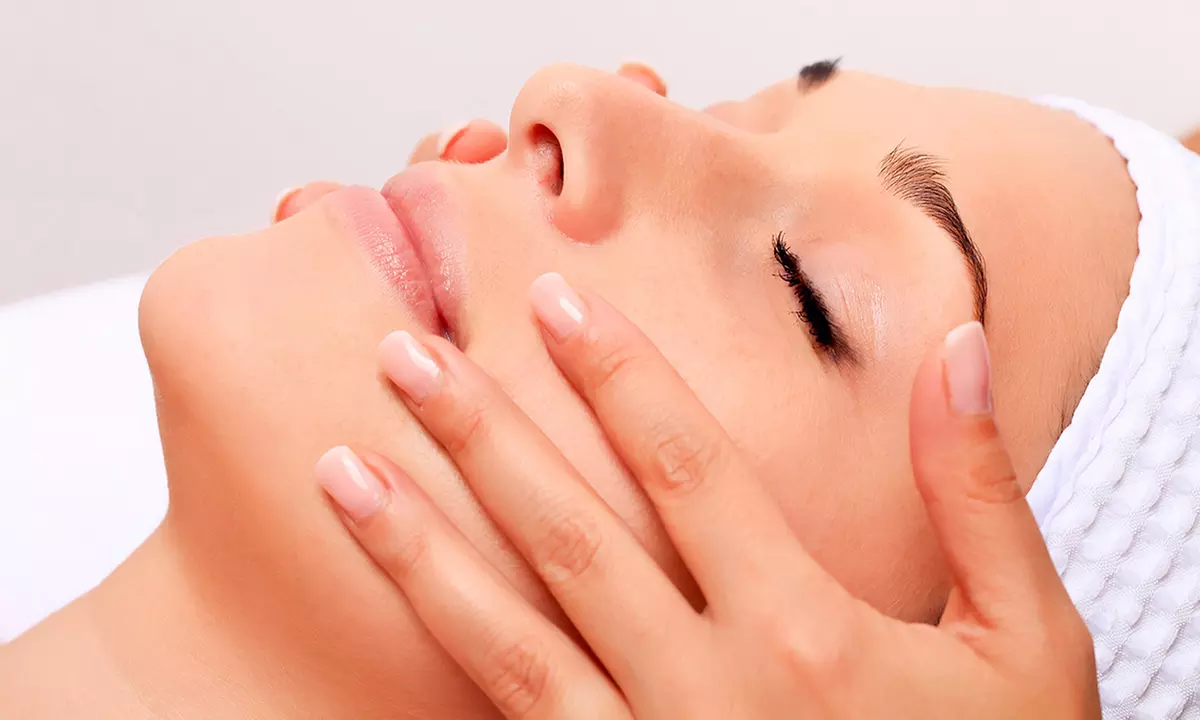 Séance d'exfoliation mécanique avec Dermka Clinik