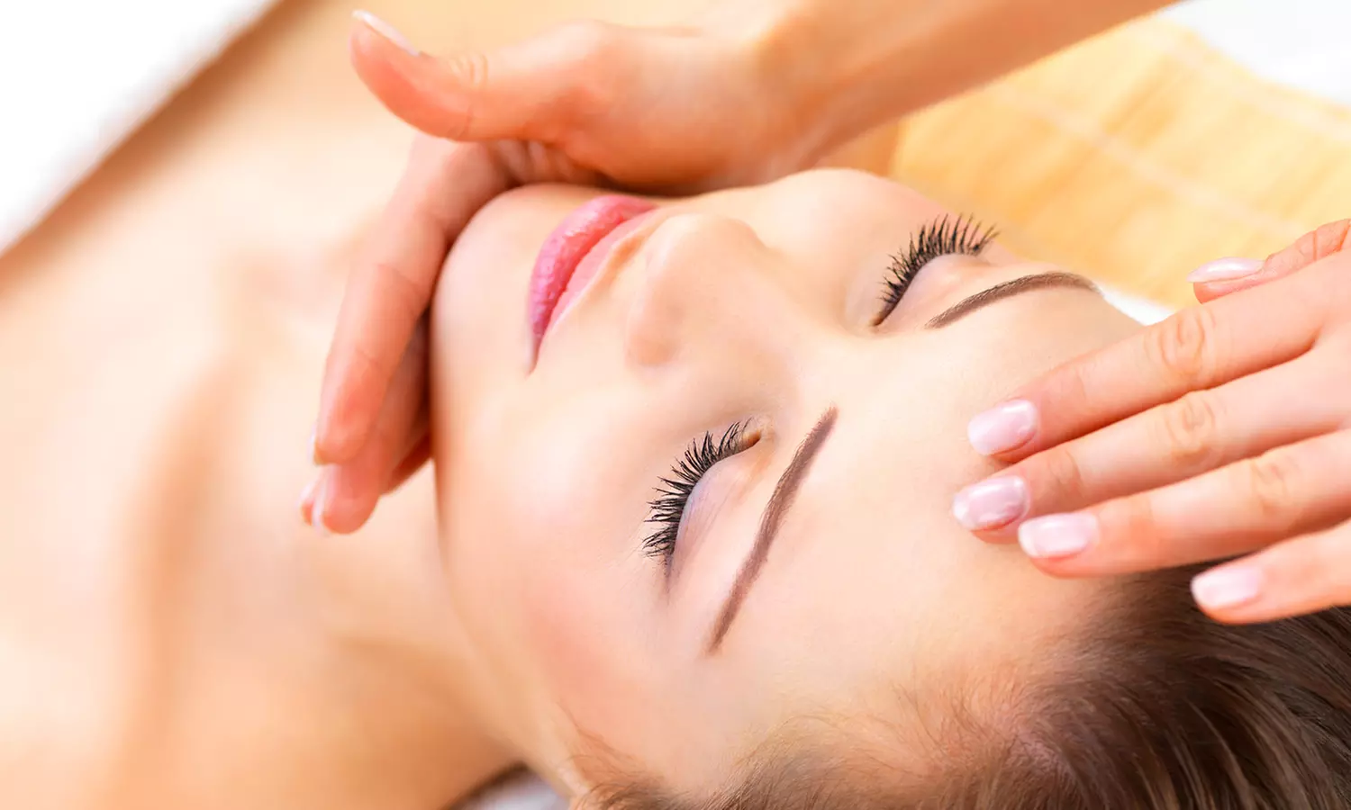 Tratamiento de rejuvenecimiento médico facial con 5, 10 o 20 hilos tensores desde 59 € y con mesoterapia desde 89 € - Primary Image