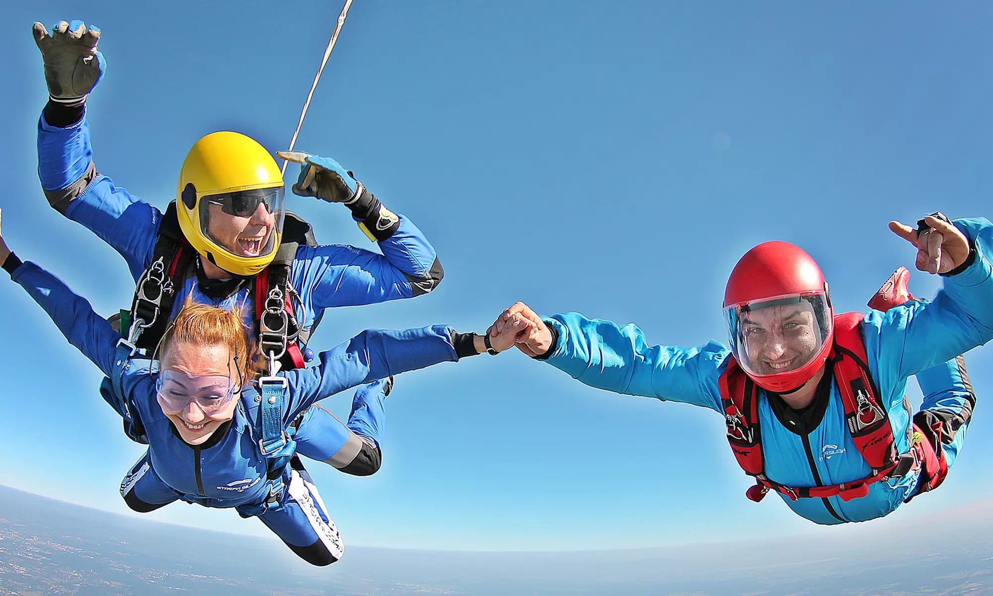 Przeżyj ekscytującą przygodę: Tandemowy skok ze spadochronem z 4000 m