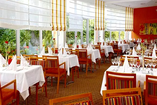 Köln: 2 Tage für Zwei im 4*Ramada Hotel Köln Hürth inkl. Tickets für die TV total Autoball-WM 2014 am 7. Juni für 128 € - Second Medium