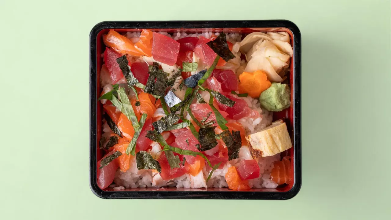 Japanisches Lunch-Menü to go inkl. Vorspeise, Donburi & Grüntee