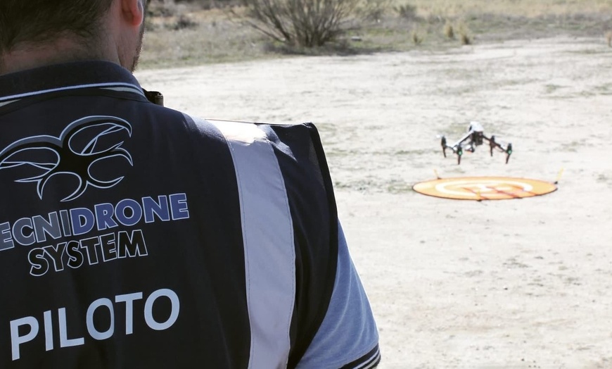 Image 3: ¡Conviértete en un as del cielo con nuestro curso de piloto de drones!