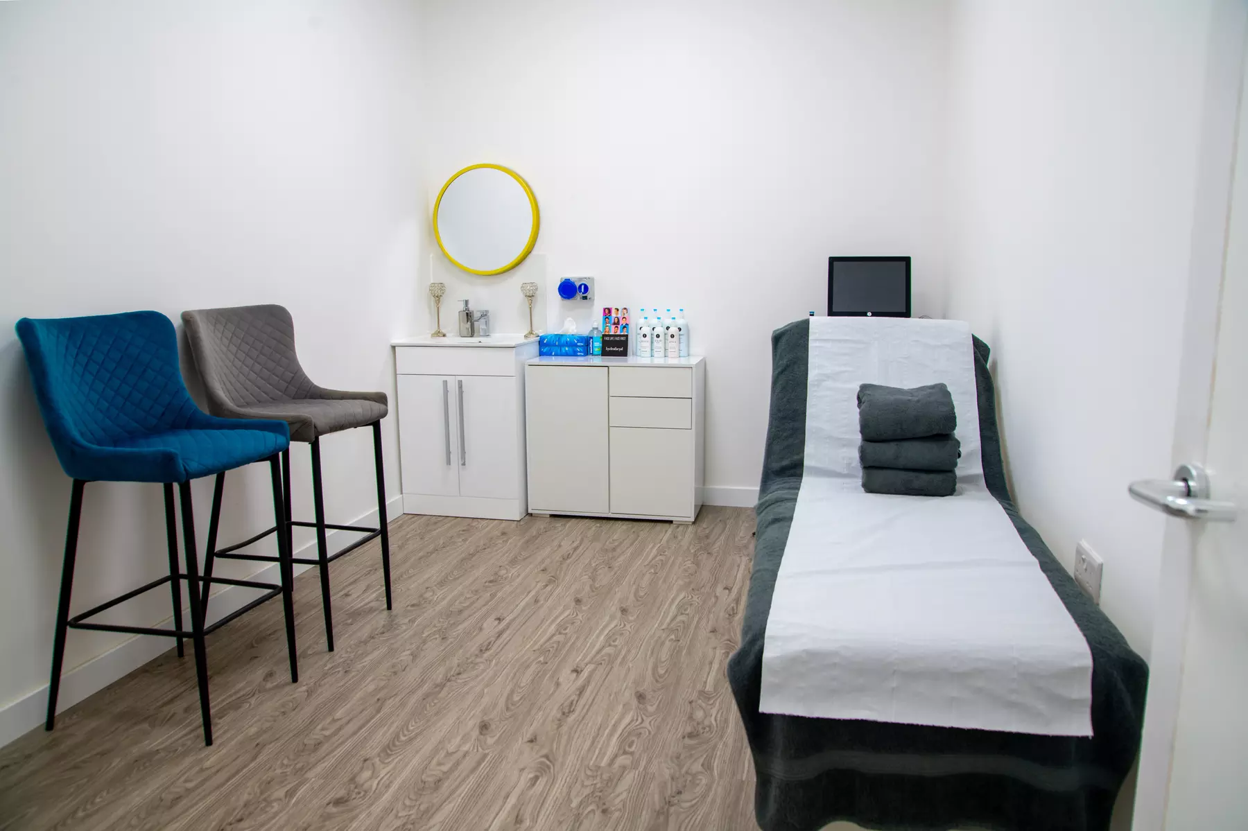 Luxurious Facial With Choice of Mani Or Pedicure Or Both