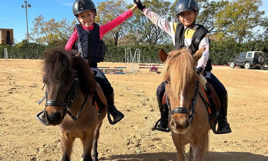 Image 1: Paseo en poni para niños con La Finca Pony Club