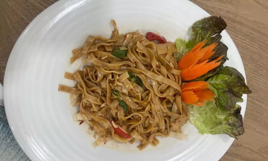 Image 11: Descubre la auténtica cocina tailandesa: menú para 2 o 4 personas 