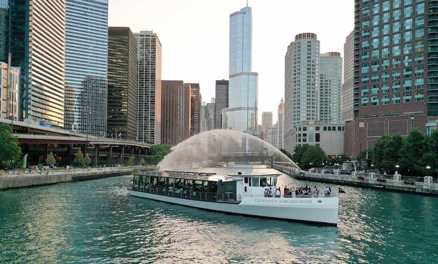 Image 3: Chicago Premier Plus Lunch, Brunch or Dinner Cruises