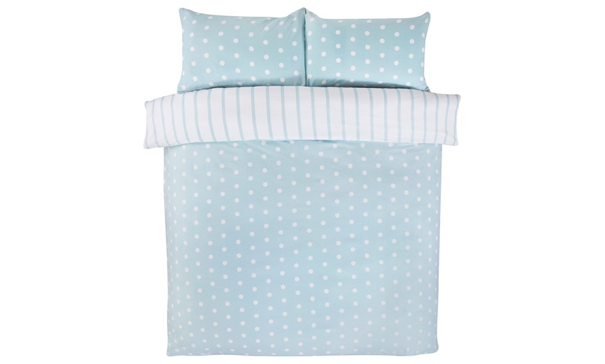 Image 9: Spots and Stripes Reversible Easy Care Duvet Set