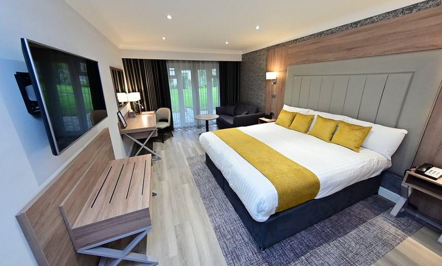 Image 5: Glamorgan, South Wales: 1 Night Spa Break for 2 Food & Treatments!