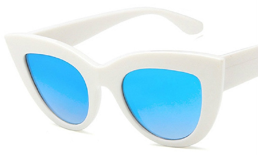 Image 7: Cat Eye Oversized Sunglasses