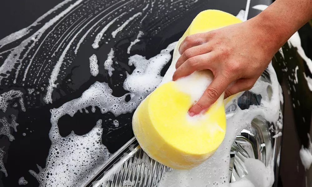 Außenreinigung & (große) Innenreinigung inkl. Nano Glasversiegelung für 1 PKW (klein/mittel) (bis zu 79% sparen) - Primary Image