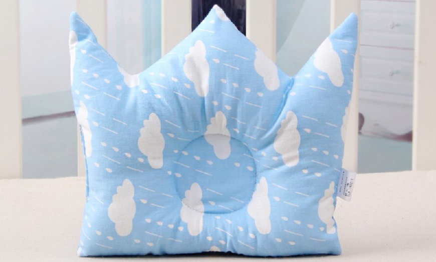 Image 3: Infant Crown Support Pillow