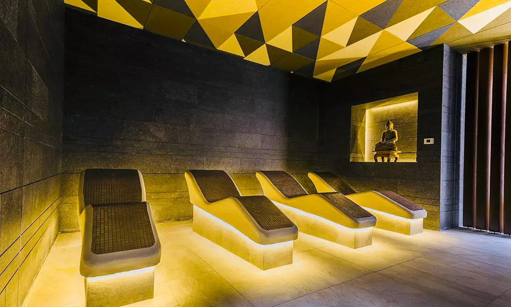 Circuito spa 90 minutos, bebida y masajes de 25 o 50 minutos para 2