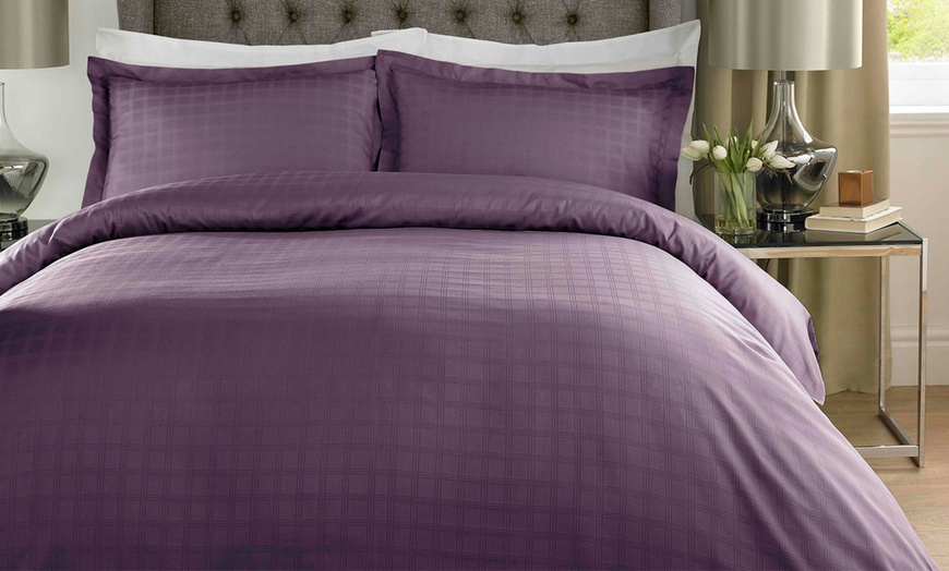 Image 5: 400TC Satin Check Duvet Cover Set