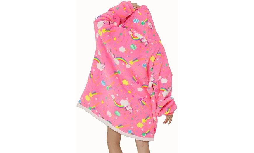 Image 8: Kids' Oversized Fluffy Hoodie Blanket