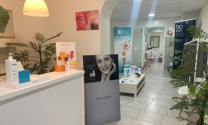 Image 2: Higiene facial con tratamientos a elegir en Centro de Estética Hiedra