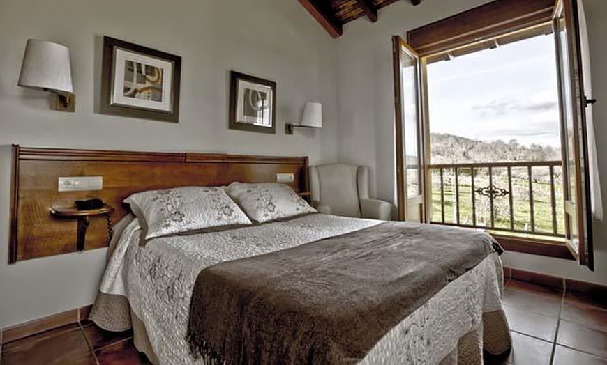 Image 5: Asturias: habitación doble para 2 personas con acceso a spa
