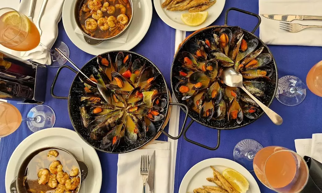 Menú de mariscada o parrillada de carne con entrante, bebida y café