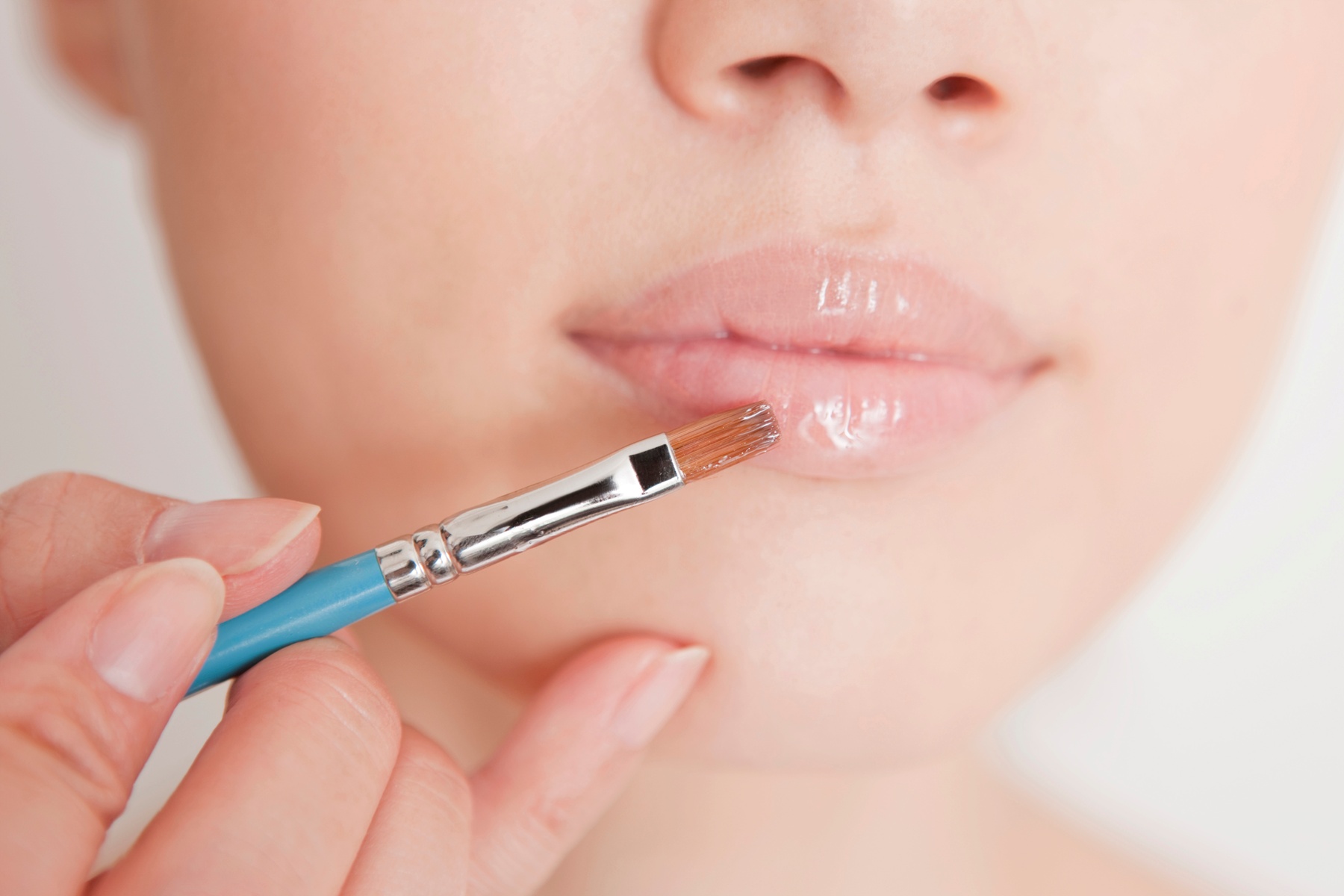 Non-invasive lip shading for beautiful, lasting results