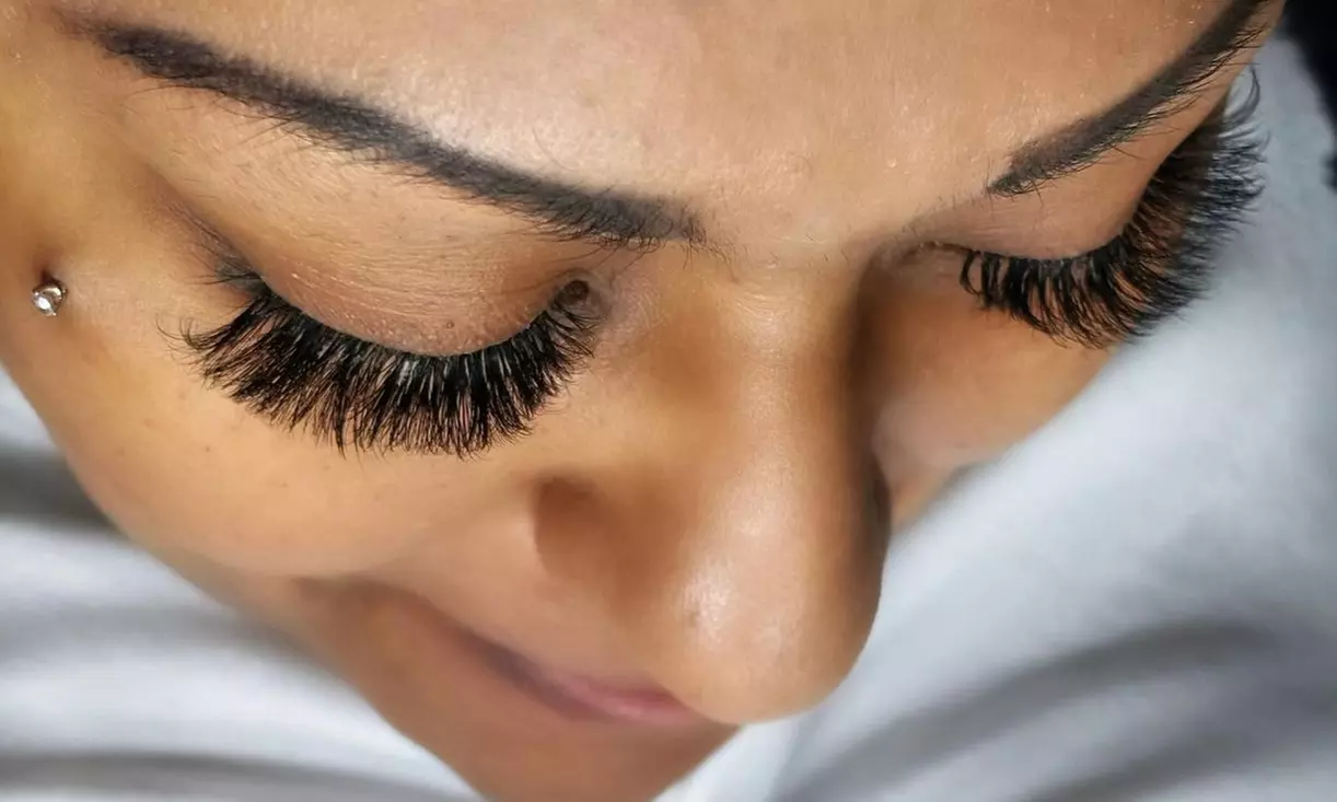 Up to 40% Off on Eyelash Extensions at Tha Makeup Dr Luxury Spa