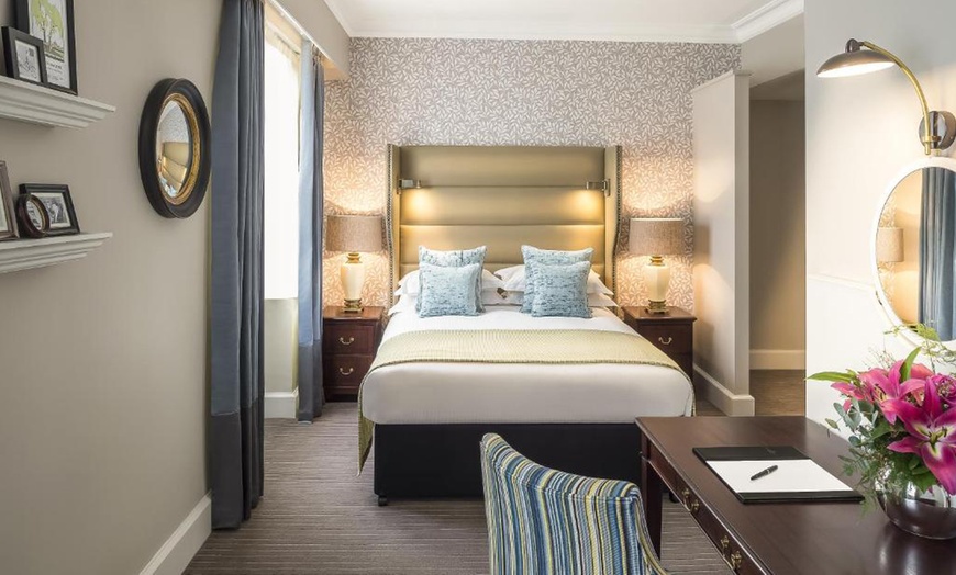 Image 4: Kensington: 4* Stay with Breakfast & Dinner at The Baileys Hotel