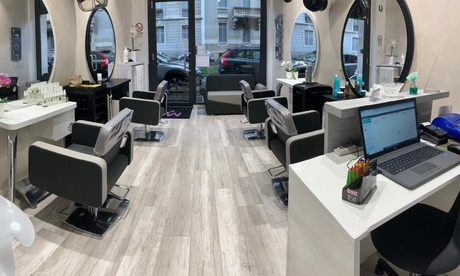 Shampoo, taglio, piega e colore al salone Mova Hair in zona De Angeli (sconto fino a 43%)