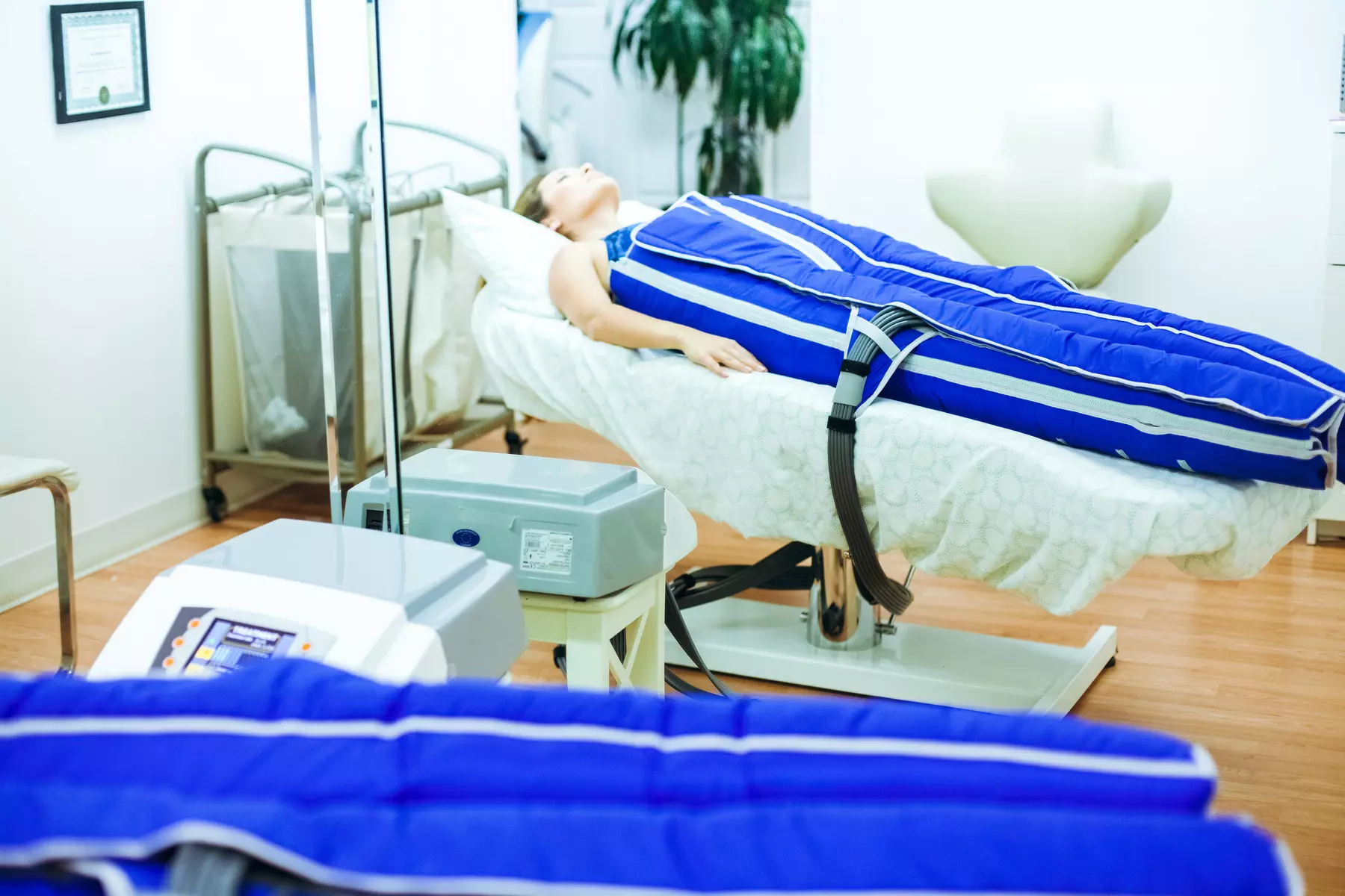 Discover Cryo Care USA's BOA Lymphatic Drainage Massages, up to 55% off, for a soothing leg therapy experience - Primary Image