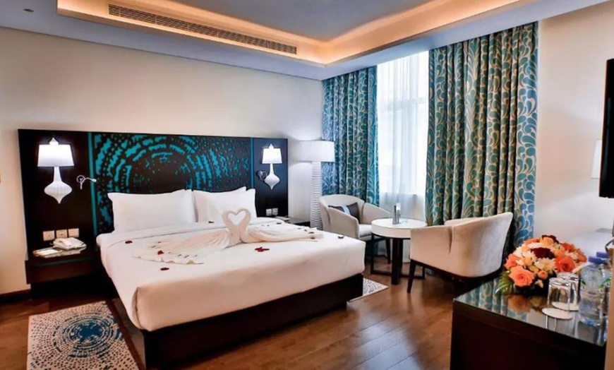 Image 3: Dubai: 1- or 3-Night 4* Stay with Breakfast