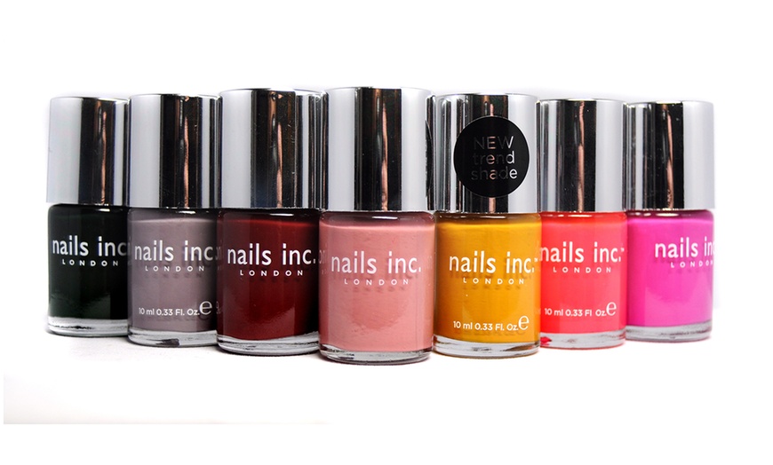 Image 5: Four-Piece Nail Varnish Set