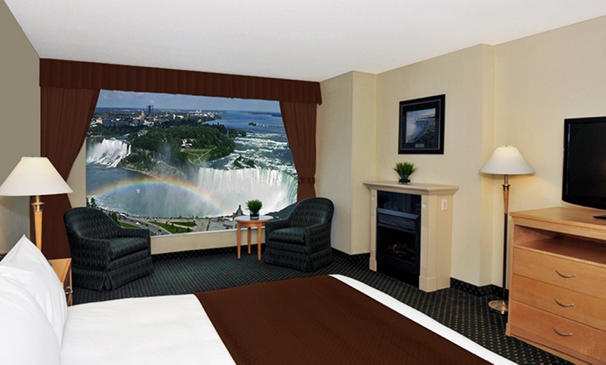 Image 2: Niagara Stay with Activities or Casino