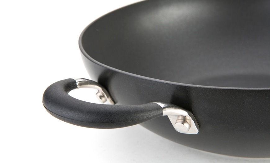 Image 3: Circulon 26cm Stir Fry Pan
