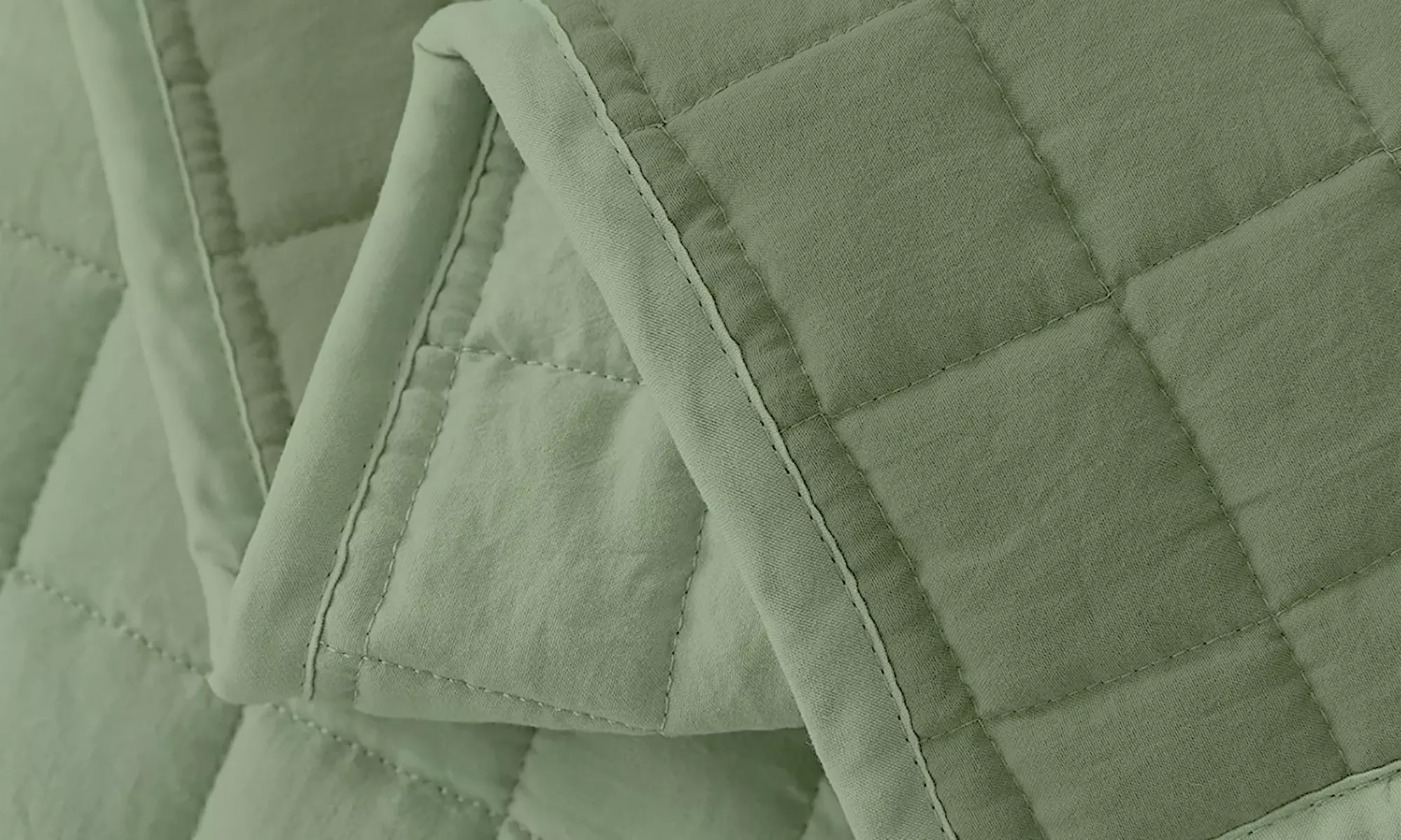 Italian 4-Season Two-Tone Hypoallergenic Quilt