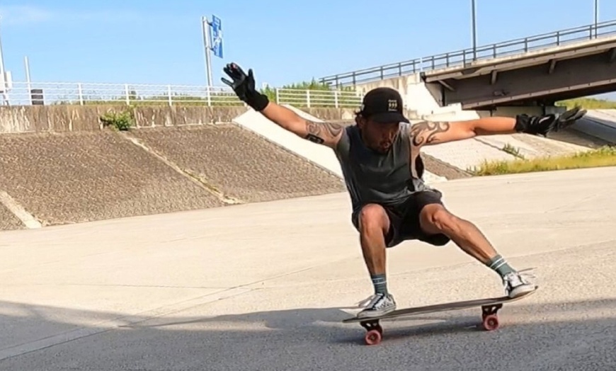 Image 2: Curso de surf skate