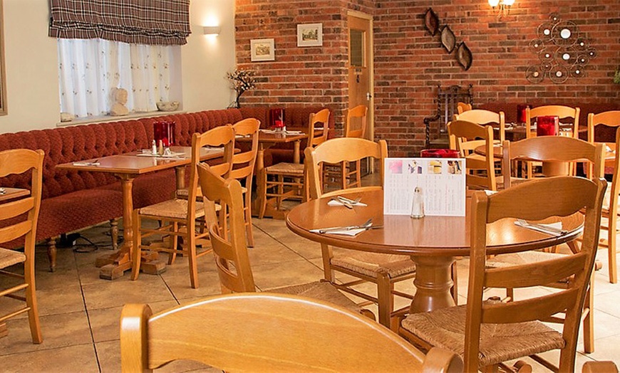 Image 3: Warwickshire: 1 or 2 Nights with Carvery Dinner