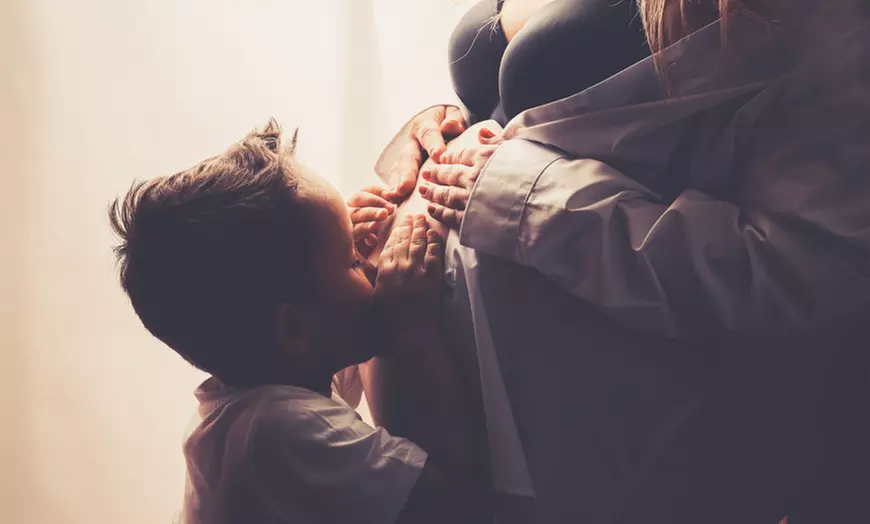 90 Min. Babybauch Fotoshooting inkl. 2-5 Bildern + Geschenk