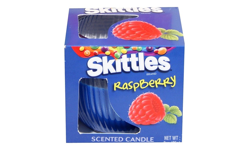 Image 28: 8 Candy-Scented Candles Lucky Dip