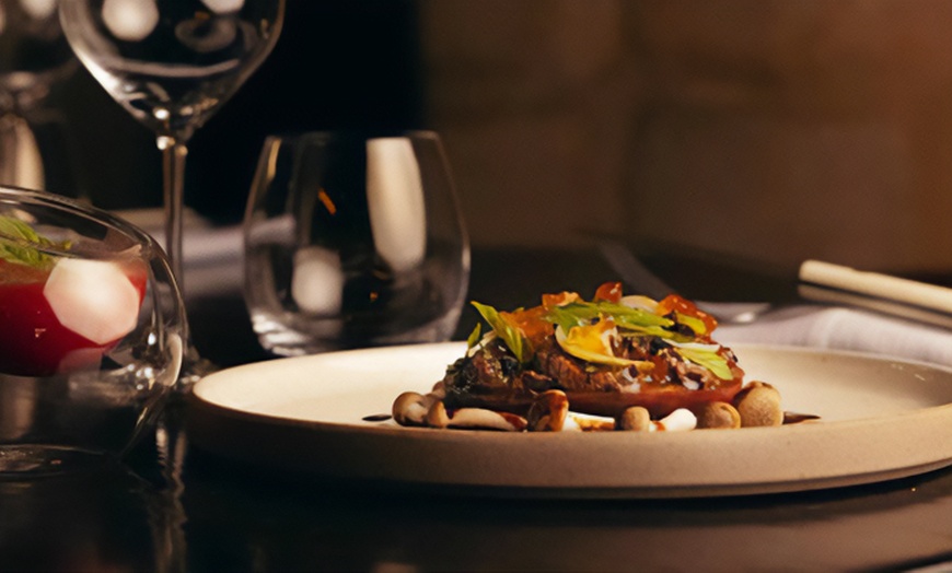 Image 4: Expérience gastronomique raffinée entre tradition et saveurs du monde