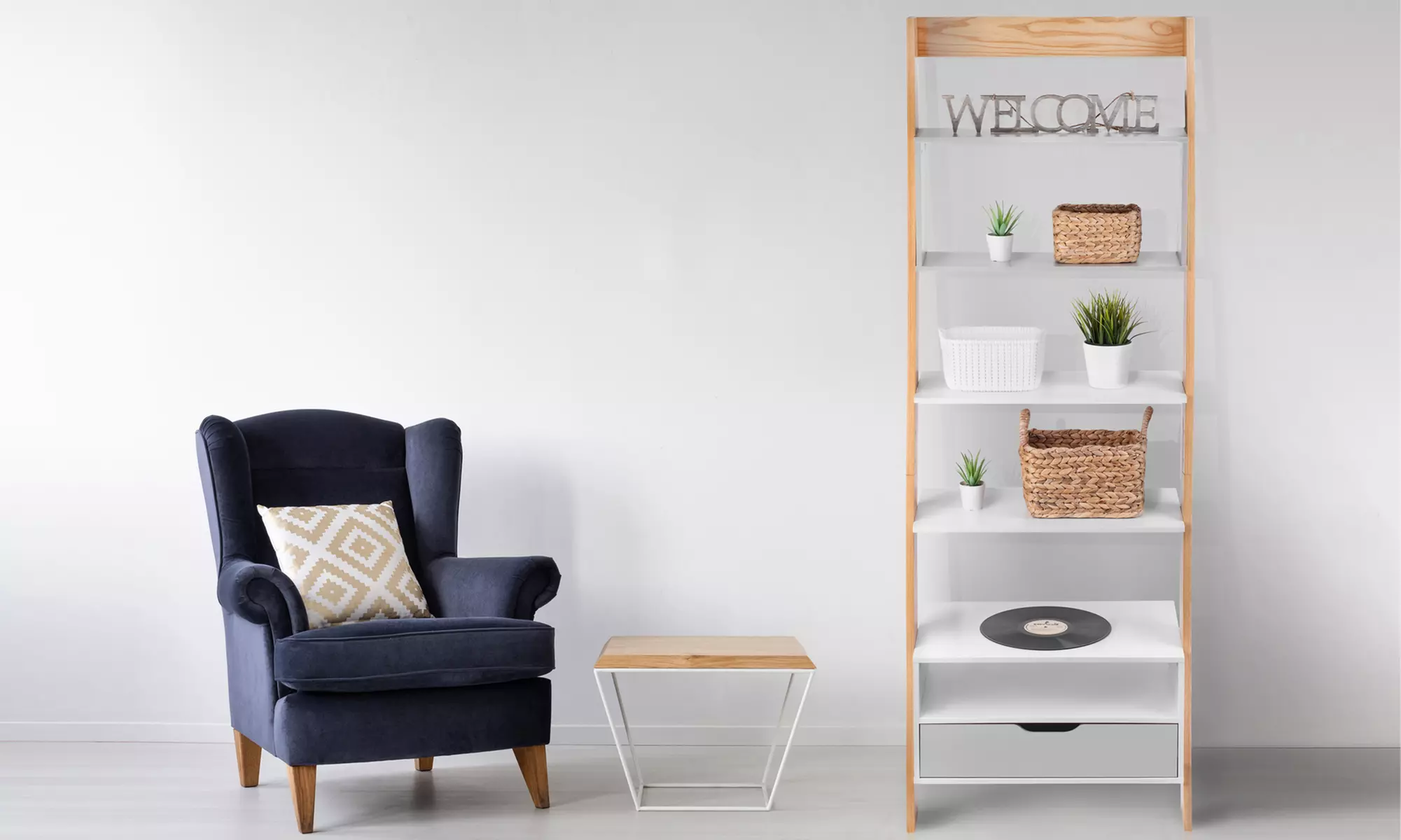 Bibliothèque de style échelle Tore avec un tiroir de la marque Homecraft - Primary Image