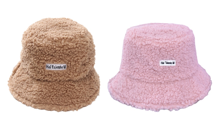 Image 13: Women’s Teddy Faux Fur Bucket Hat