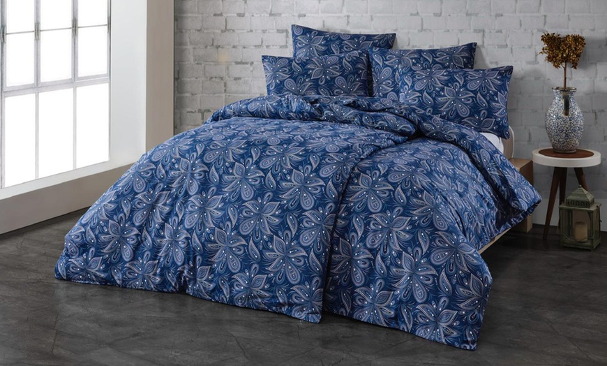 Image 4: Printed Bed Set