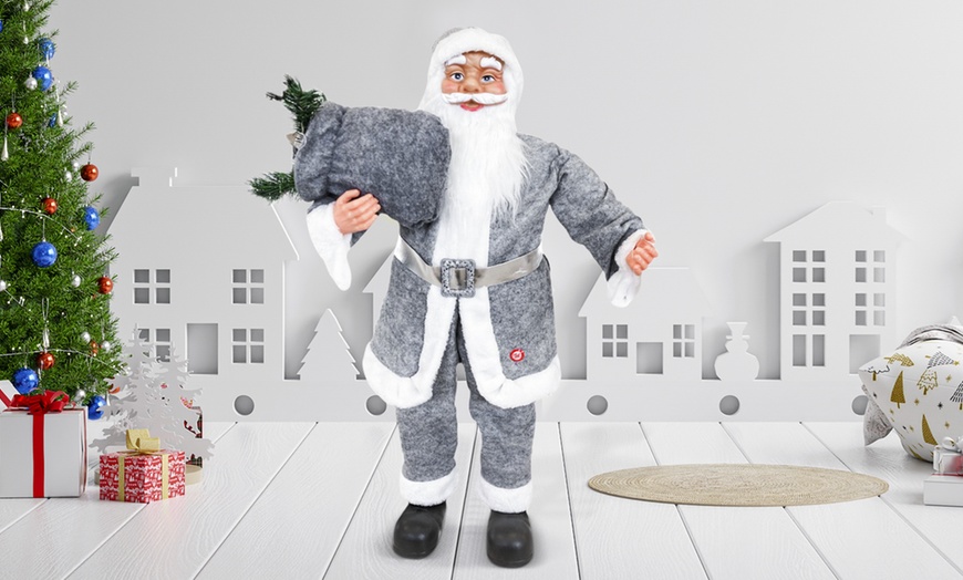 Image 21: Décoration père Noël avec costume