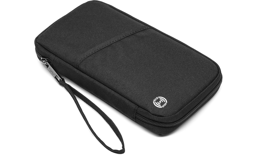 Image 12: RFID-Blocking Travel Wallet