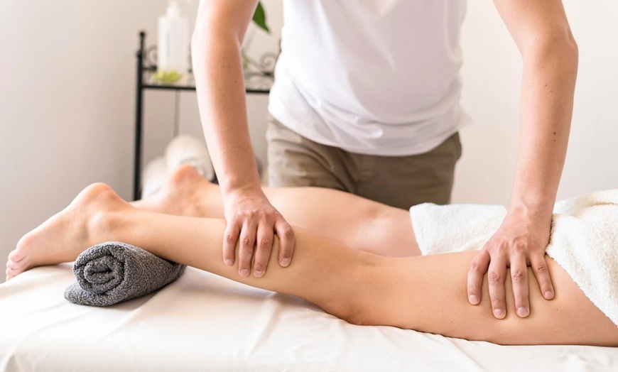 Image 3: Masaje relajante de 45 o 60 minutos con opción a Kobido 