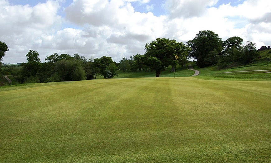 Image 2: 18 Holes of Golf For Two £19.95