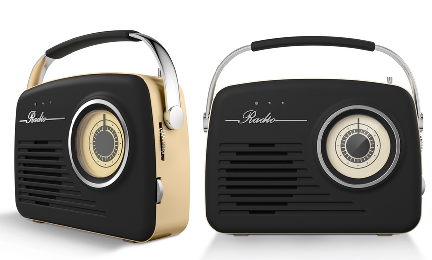 Image 2: Akai Vintage-Style Radio