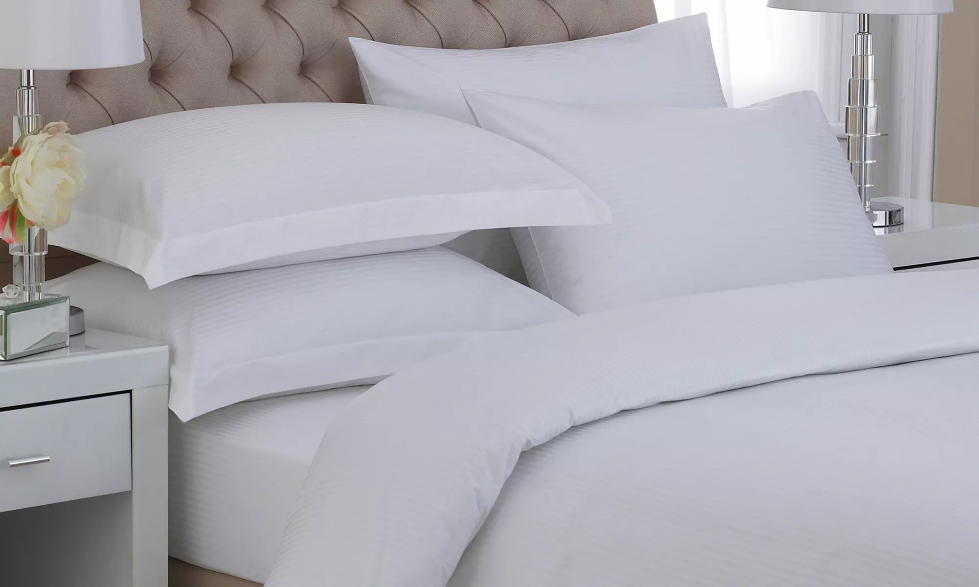 Luxuriöser Bettbezug in Hotelqualität aus 100% ägyptischem Baumwoll-Streifsatin mit 500 Fadenzahl in der Größe nach Wahl - Primary Image