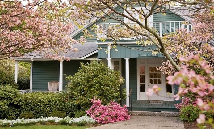 Charming Inn amid Blue Ridge Mountains