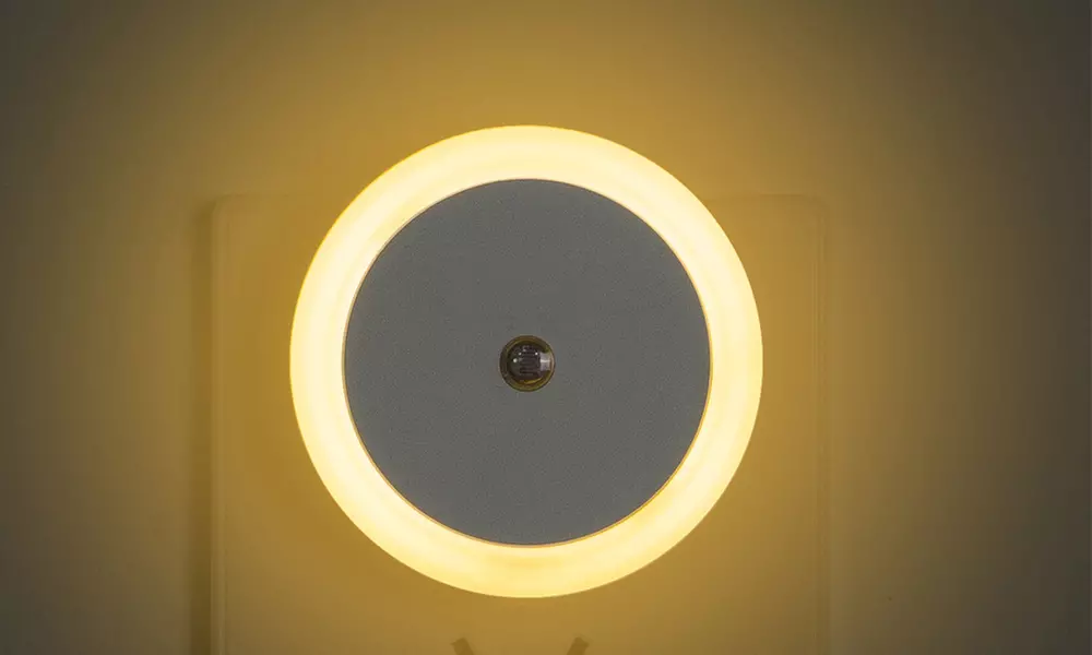 Veilleuse LED avec capteur de lumière intégré et éclairage doux - Image 6